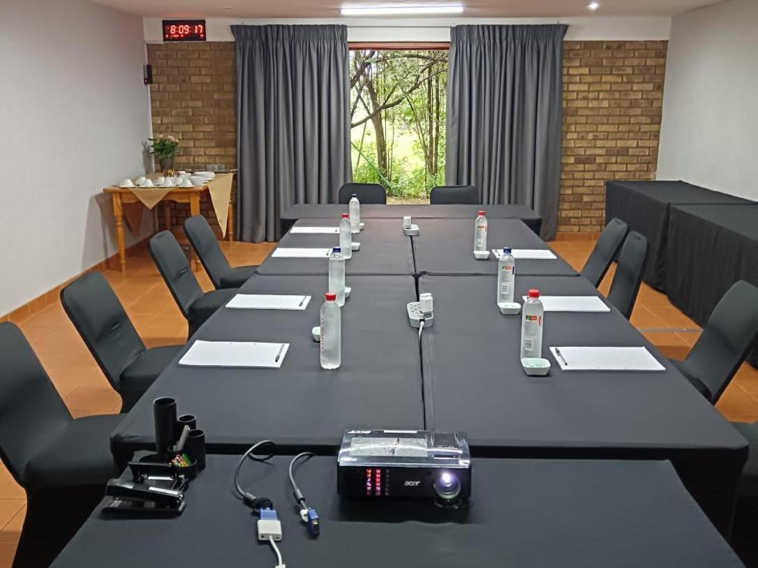 Airport Bird & Game Lodge Kempton Park Extérieur photo